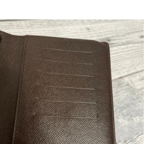 LOUIS VUITTON DAMIER PORTE-TRESOR
PAPIER WALLET - Picture 8 of 11